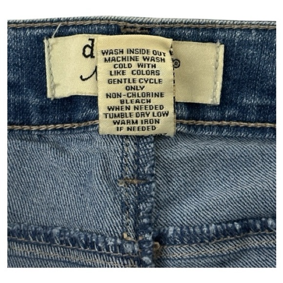 D. Jeans New York | Women’s Petite Stretchy Blue Jeans | Size 12 P | EUC - Picture 6 of 7